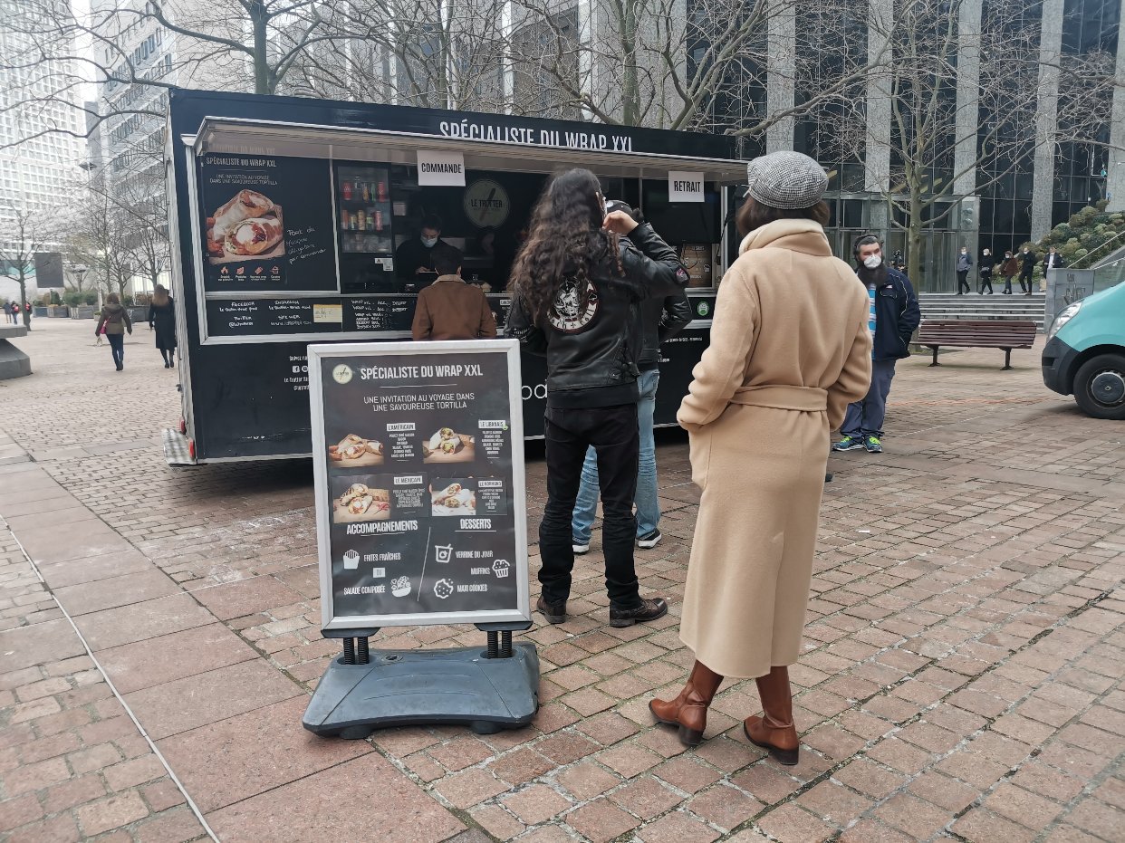 拉德芳斯里的Food truck