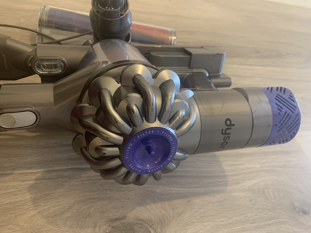 Dyson V6