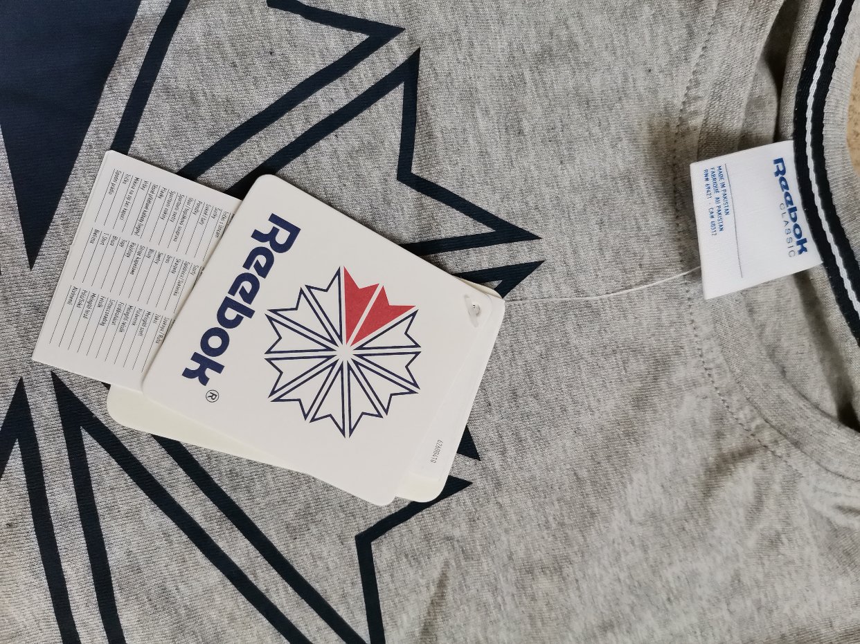 全新Reebok Tshirt