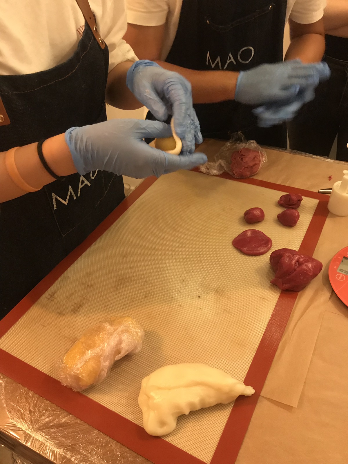 中秋节当然是做月饼啦