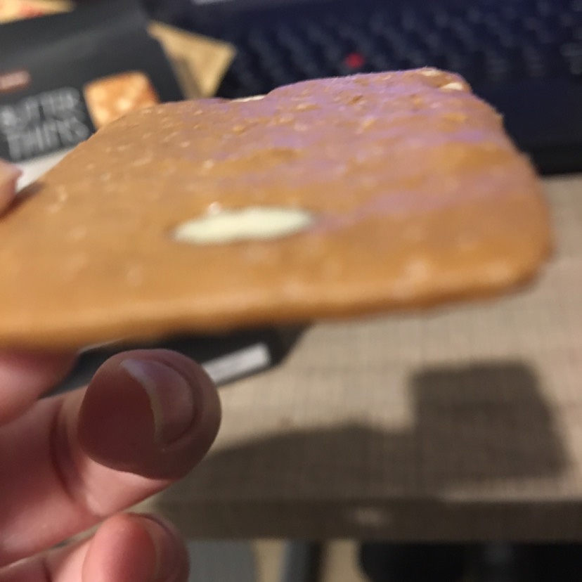 HEMA黄油榛果脆片小饼干