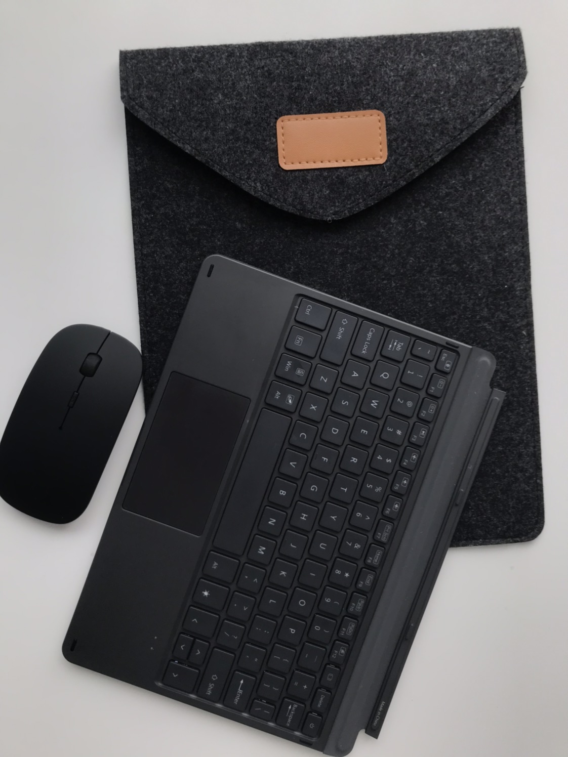 出99.99新surface go 10寸，送蓝牙键盘鼠标