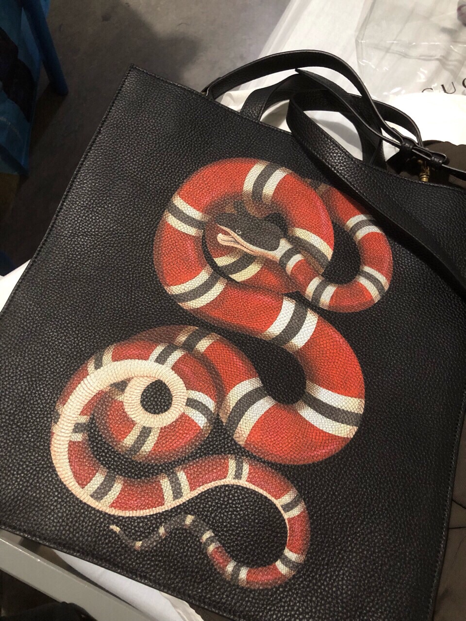 出Gucci珊瑚蛇Tote