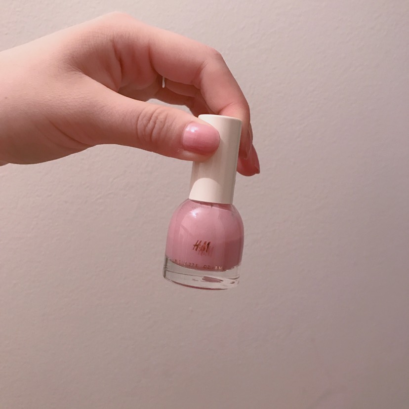 不管发什么，抢镜的永远是它：H&M指甲油💅测评