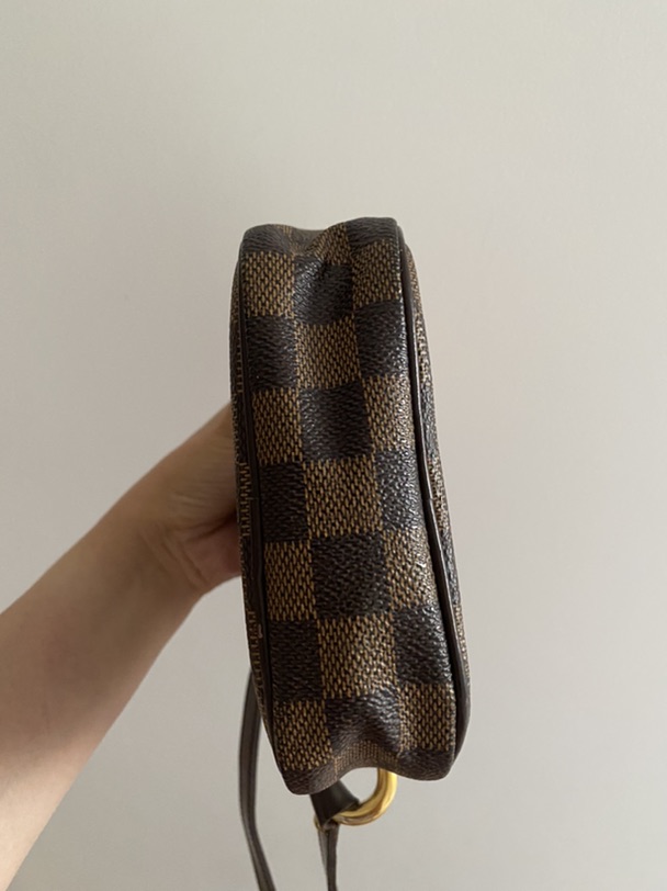 出louis vuitton 斜挎小包