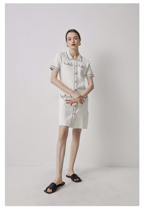 出全新衣服