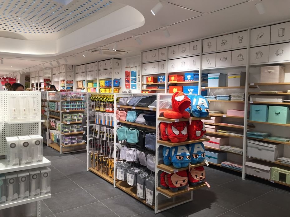 #Miniso#: 名创优品在巴黎开店