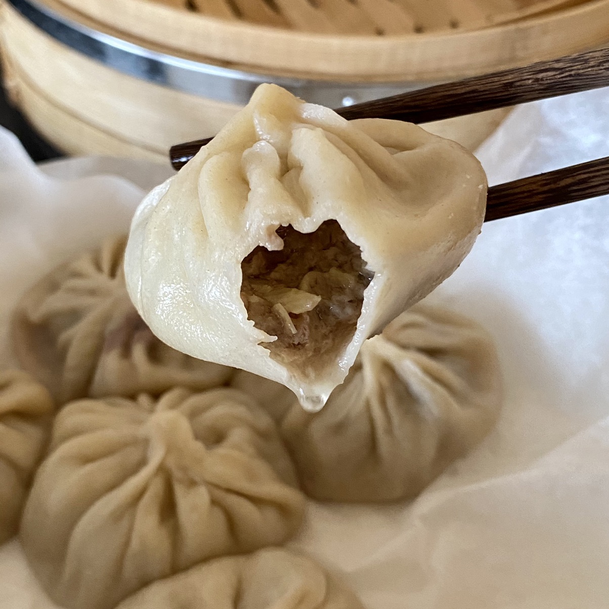 熬了三小时的牛筋汤成就了今日的灌汤包