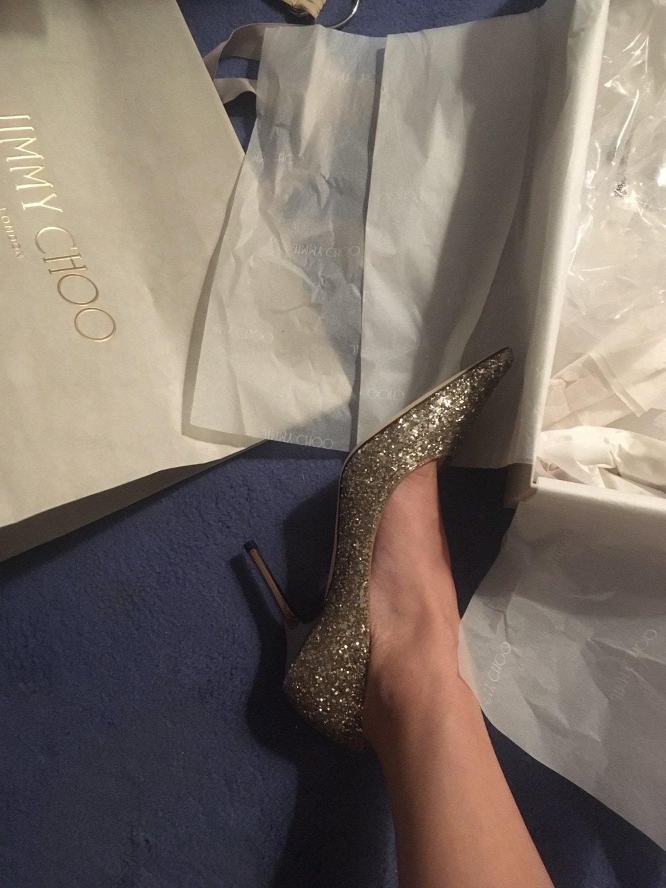 jimmy choo 还是买了。