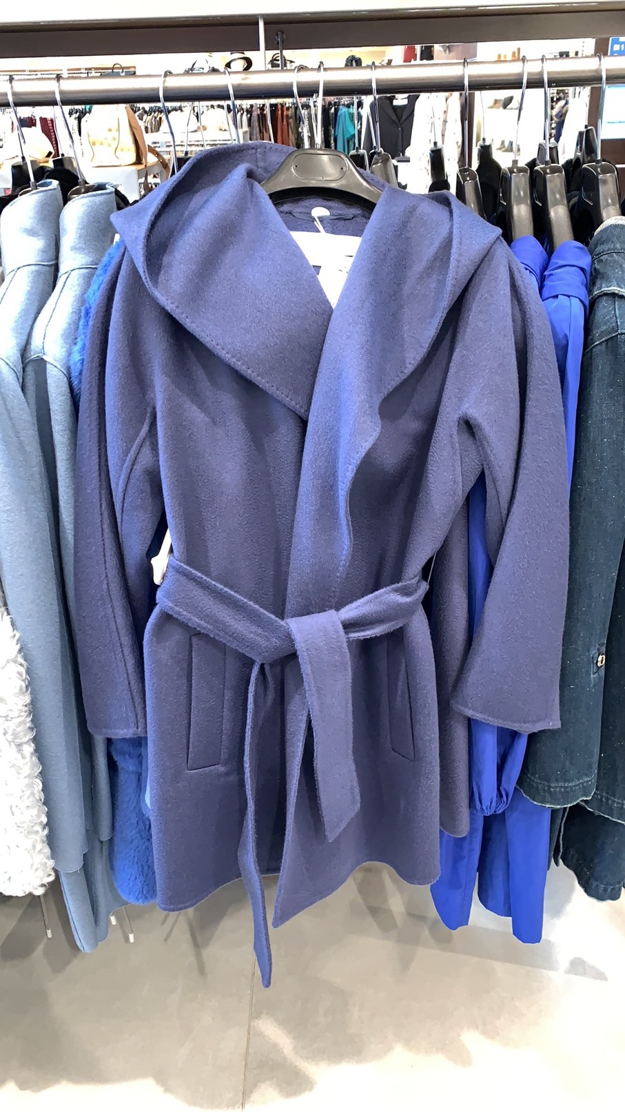 西西里岛maxmara剪标店