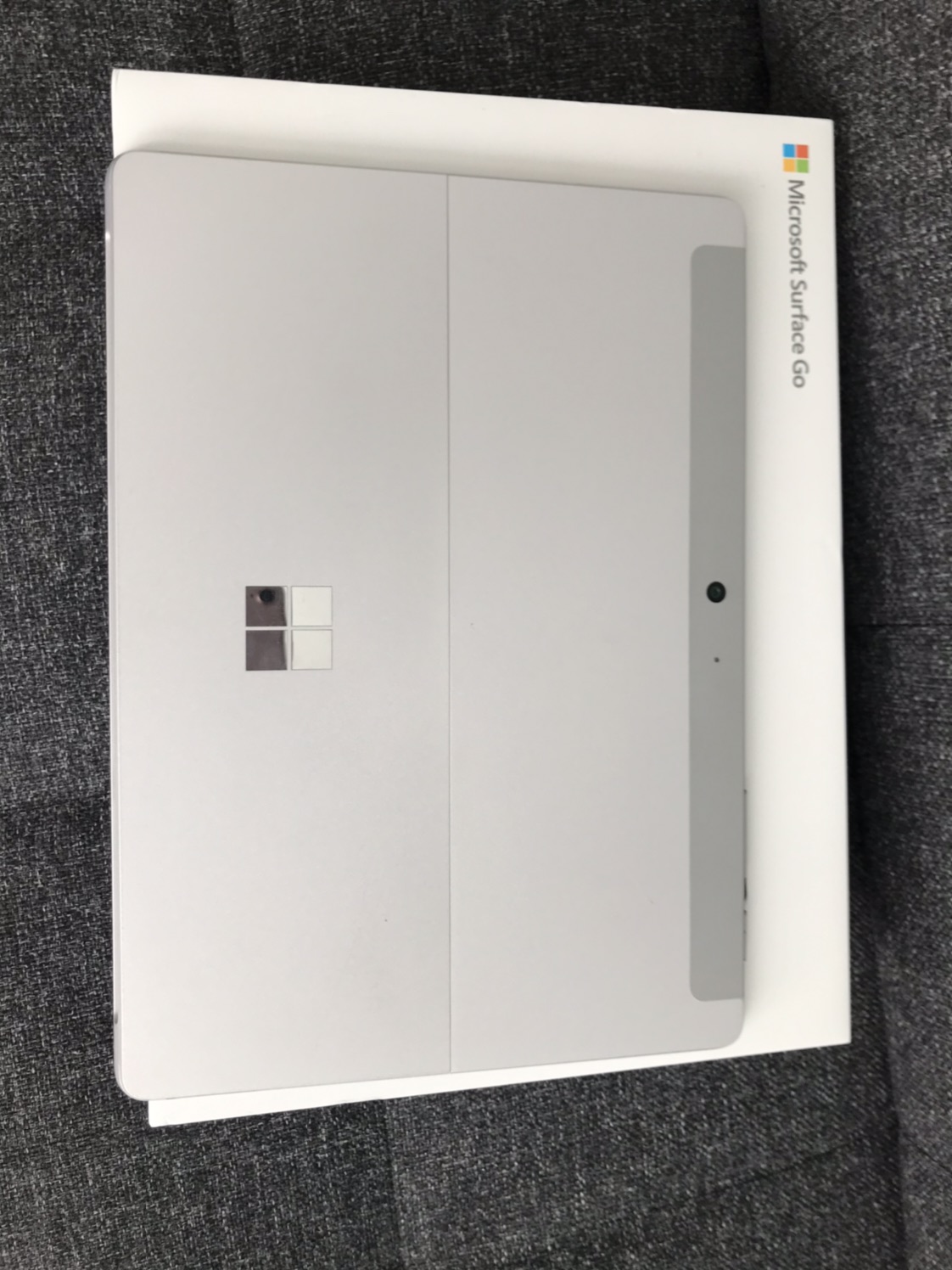 出99.99新surface go 10寸，送蓝牙键盘鼠标