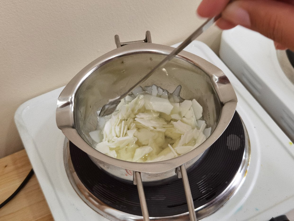 自己制作香薰蜡烛成功～