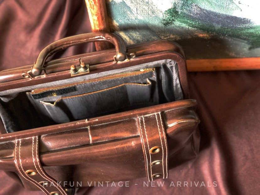 Vintage 70s doctor bags 