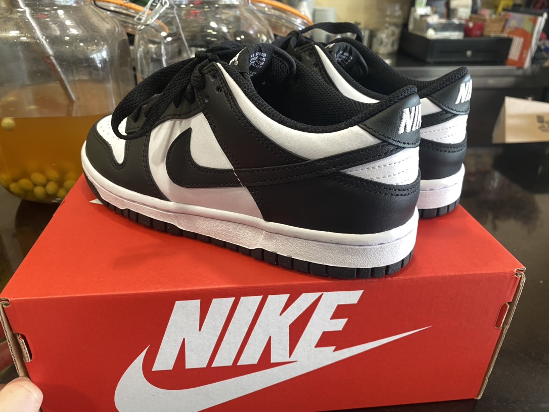 出一双Nike dunk panda 37.5
