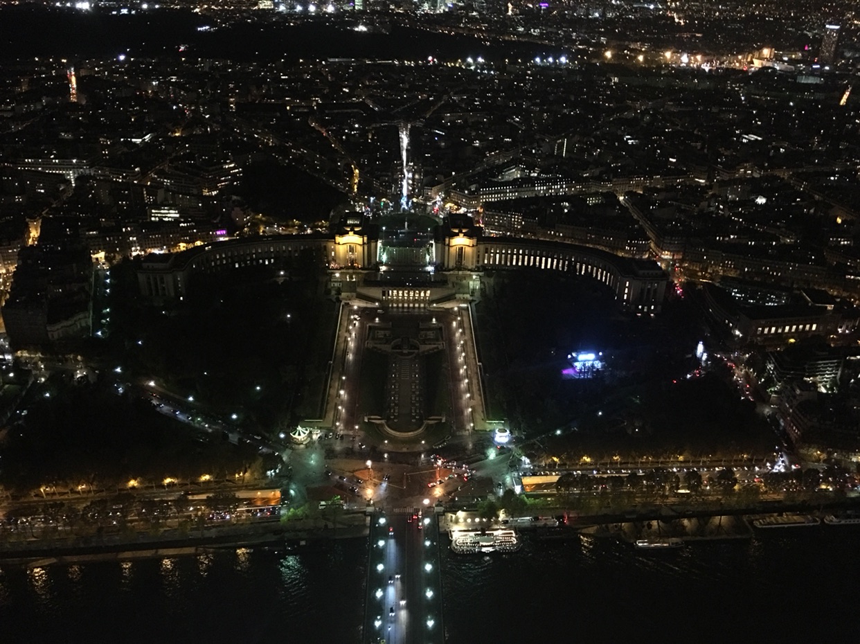 巴黎铁塔夜景灯光秀