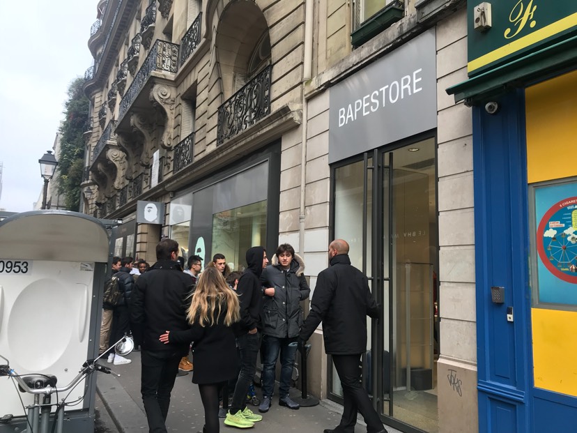 在巴黎bape买到最后一件拼接鲨鱼卫衣