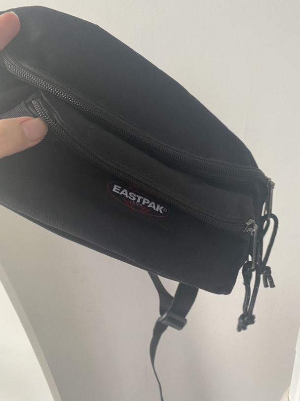 出easpak腰包，小米手环4，muji晾衣架，台灯，泡脚桶
