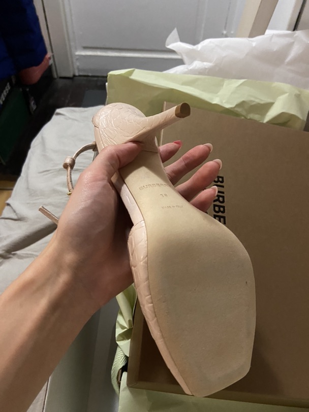 全新burberry高跟鞋浅粉色
