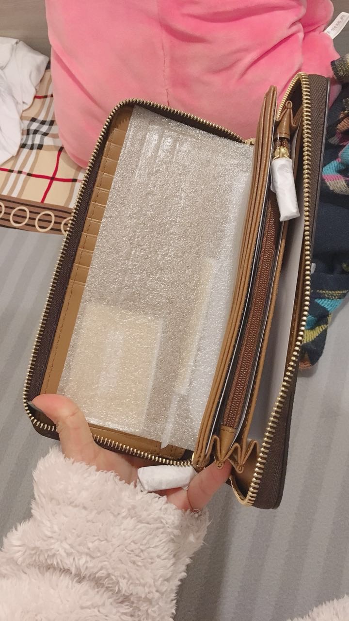 #2018剁手人生第一次买奢侈品，是给妈妈买了MK的两个包
