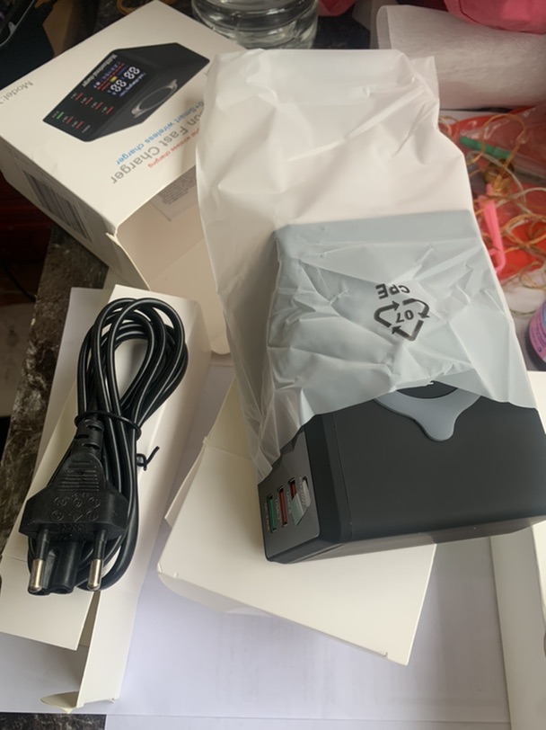 电子产品大赏：频显八口USB快充神器