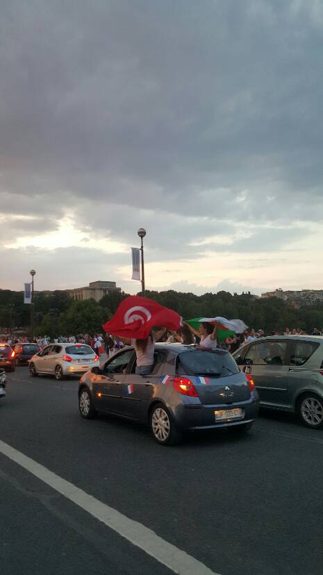 注定是一个不平静而美丽的不眠之夜~