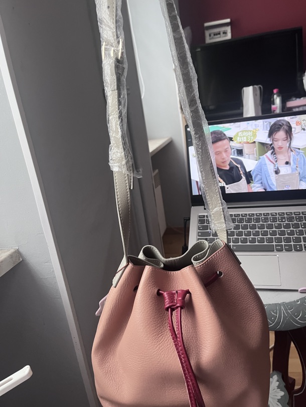 出全新牛皮拼色水桶包和可爱小黄包