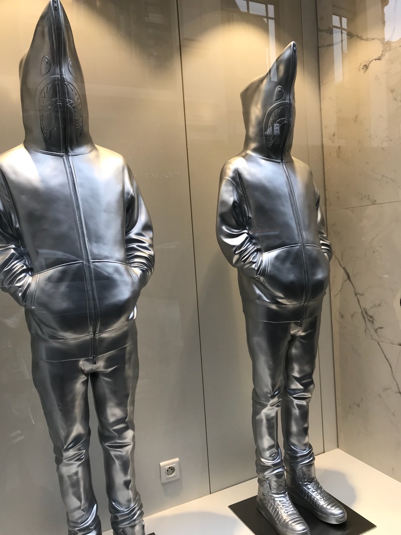 在巴黎bape买到最后一件拼接鲨鱼卫衣