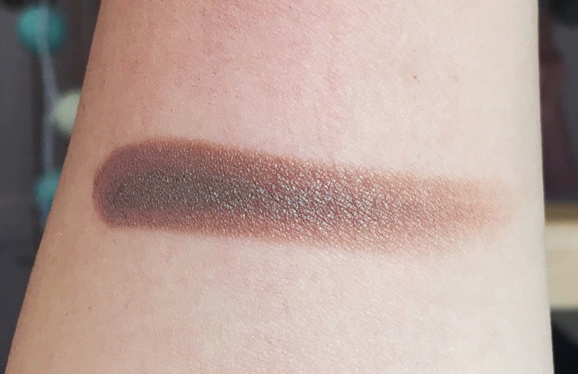 发现一颗颜色特别的眼影NYX PS13