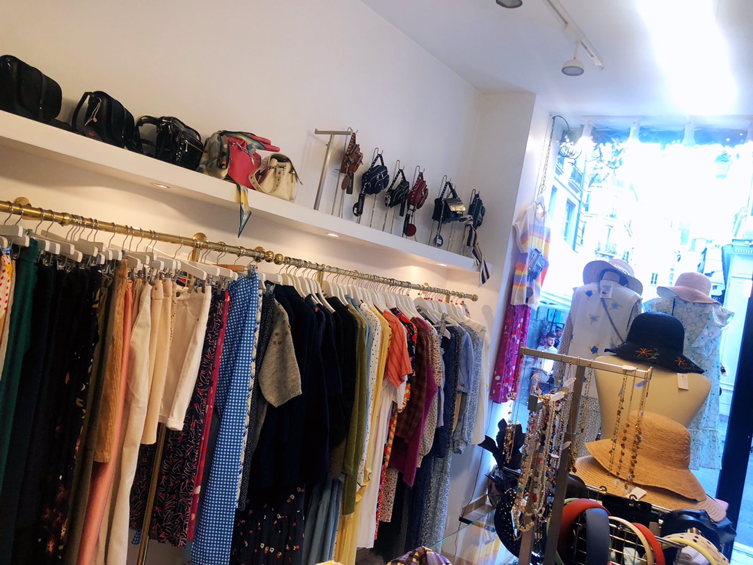 逛到一家好喜欢的韩风服装店