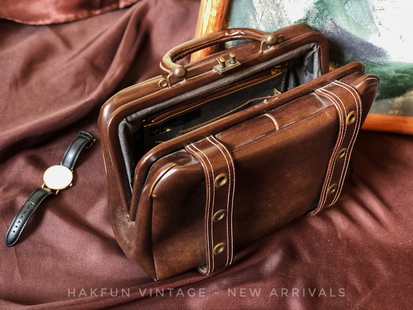 Vintage 70s doctor bags 