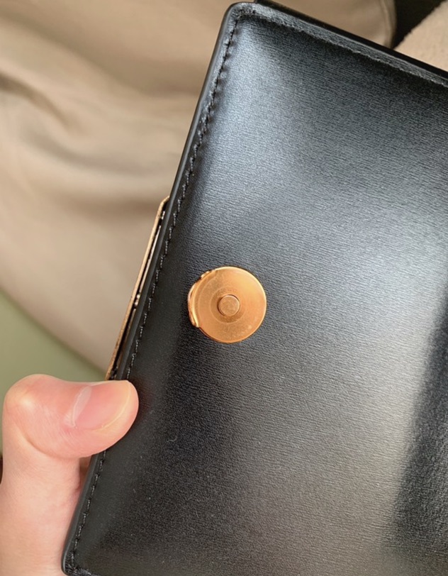 出全新牛皮包包