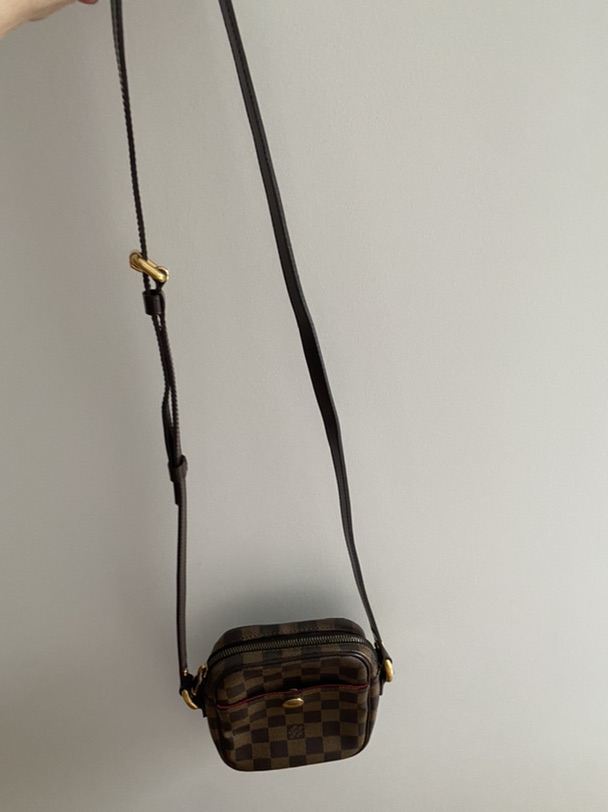 出louis vuitton 斜挎小包