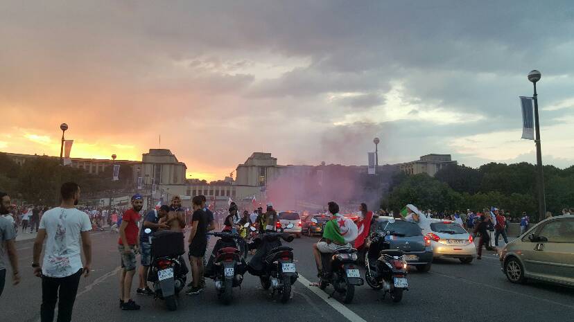 注定是一个不平静而美丽的不眠之夜~