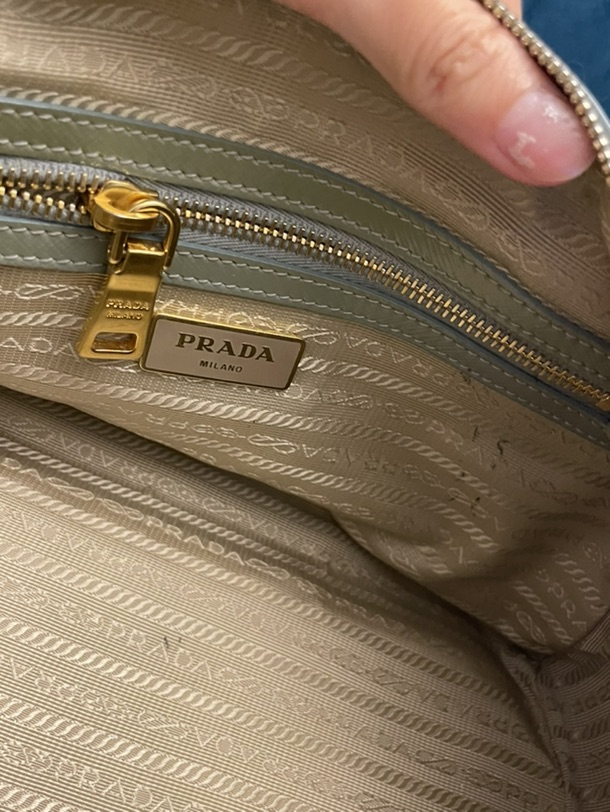 出Prada中古包